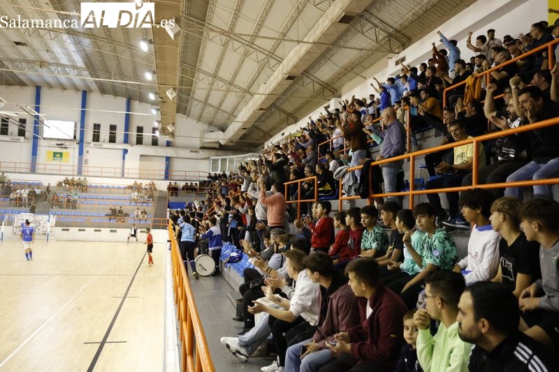 Ambientazo en La Alamedilla para disfrutar de Unionistas FS y un Segunda División