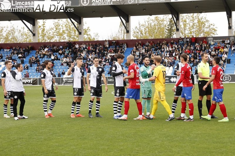 Javi Villar: Me gusta jugar de central en Unionistas porque toco mucho balón. A ver si este fin de semana juego de central o en el centro