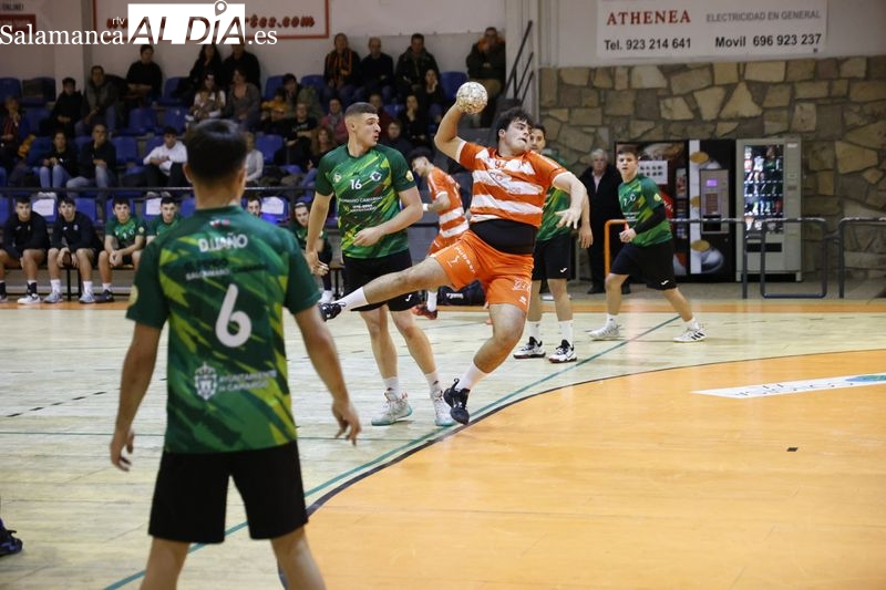 El BM Salamanca pierde con el BM Camargo en un duelo directo (23-29)