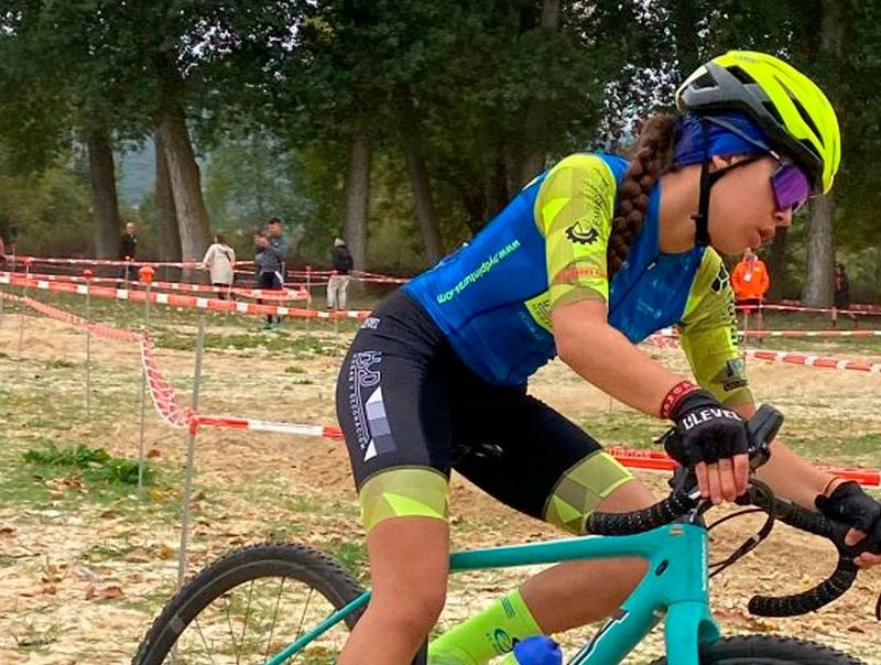 Carla Jiménez, campeona de Castilla y León en la modalidad de ciclocross