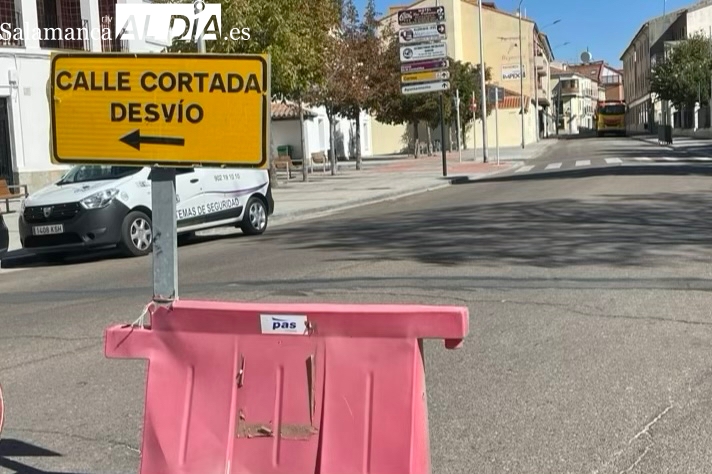 El asfaltado y mejora de la señalización corta puntualmente al tráfico varias calles de la ciudad