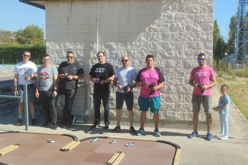 Integrantes del Club RC Peñaranda viajan a Valladolid para impulsar el mundo Mini Z y ofrecer su ayuda