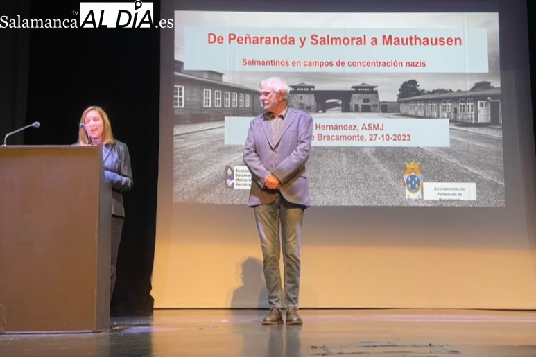 Peñaranda y Salmoral, unidos en el Teatro Calderón en el homenaje a los vecinos deportados a Mauthaussen