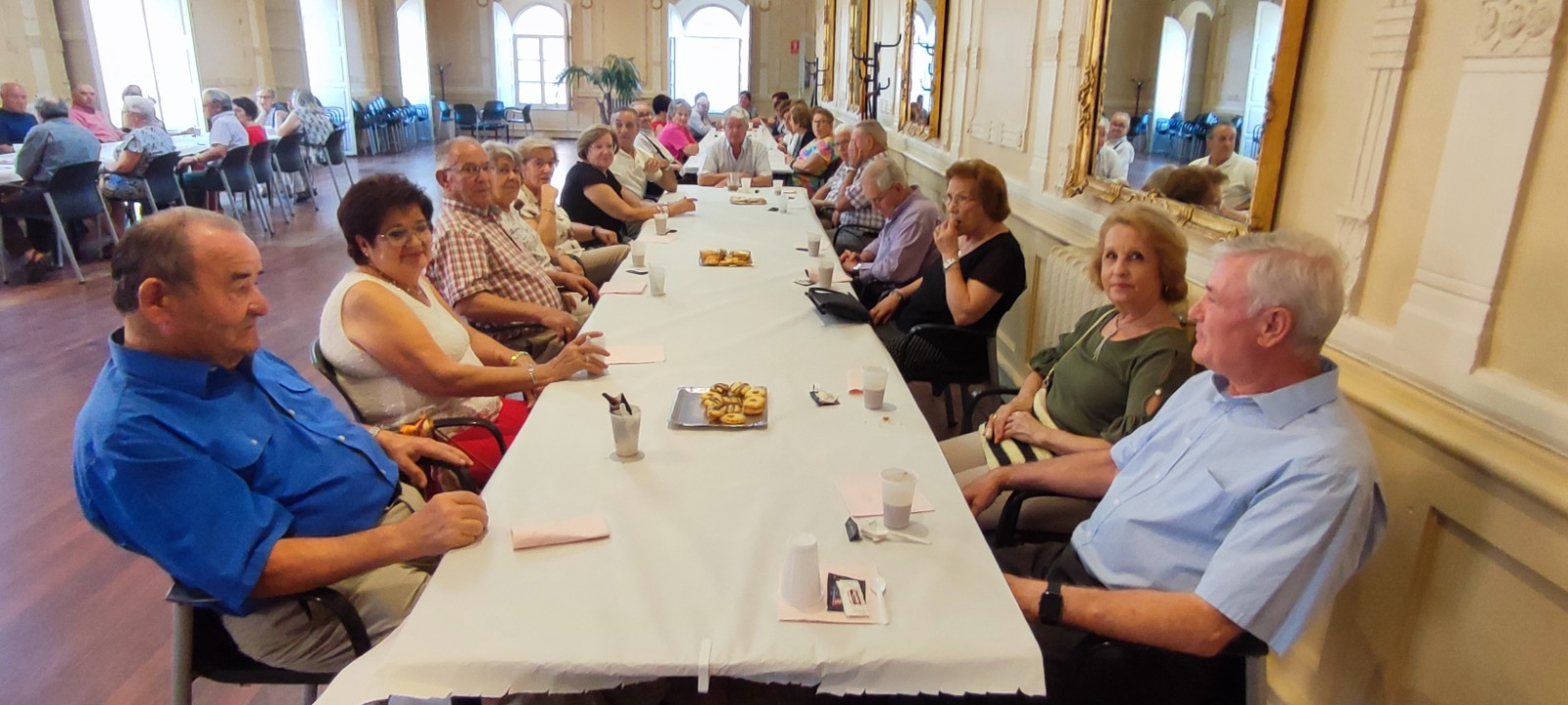 Una animada fiesta con los mayores pone el broche a las fiestas de San Miguel 