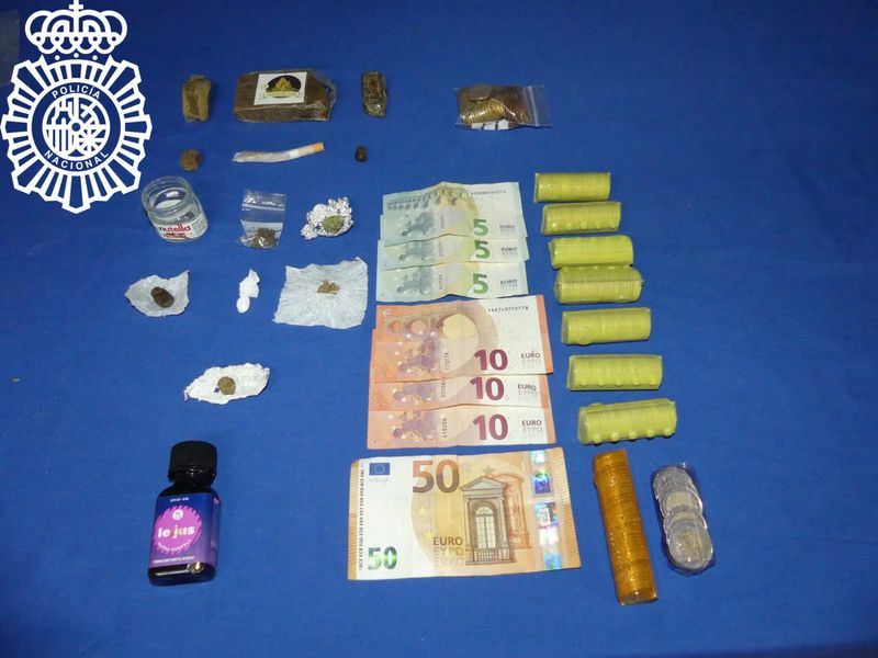 La Policía encuentra hachís, marihuana y cocaína en un local del barrio de Delicias