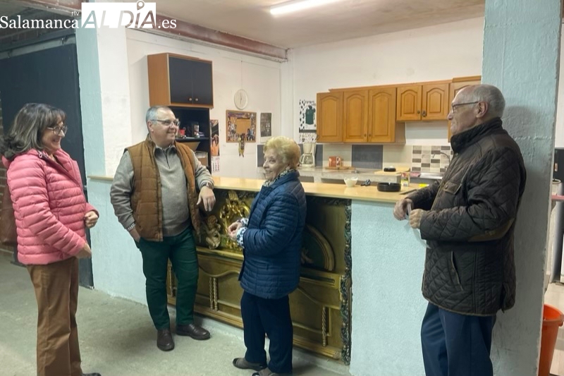 En marcha el Taller de Costura de la cofradía Nuestra Señora de la Esperanza