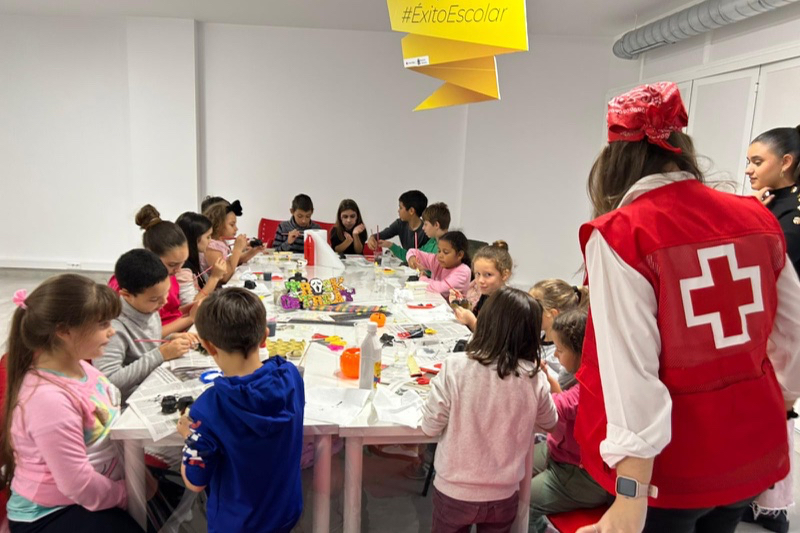 Cerca de una veintena de niños y niñas participan en las actividades de Halloween organizadas por Cruz Roja