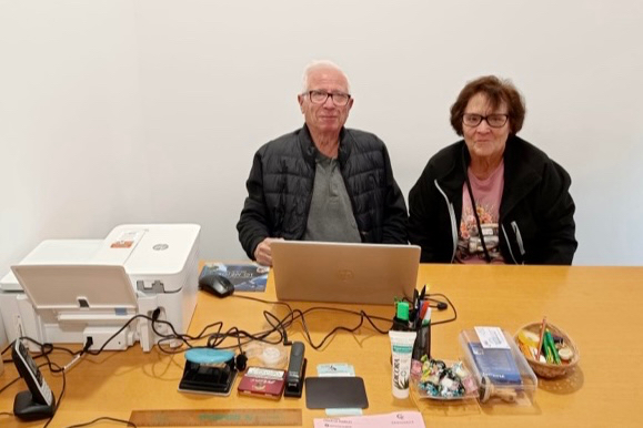 El Ayuntamiento de Villoria dona un equipo informático a la asociación de mayores San Pedro