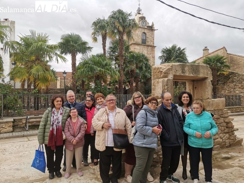 Lumbrales acoge la visita de la Familia de Asprodes de Vitigudino