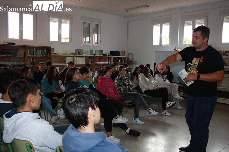 Los poemas y las reflexiones del escritor Ben Clark llegan al IES Germán Sánchez Ruipérez