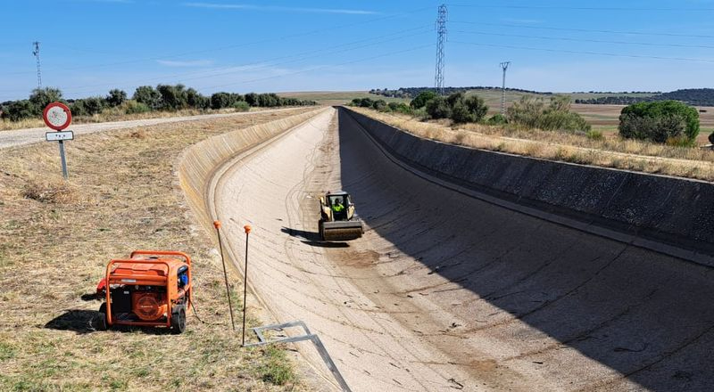 Comienzan los trabajos de mantenimiento y conservación del canal de Villoria–La Armuña