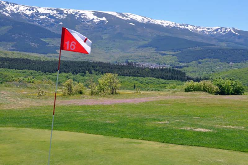 El golf se suma a las escuelas deportivas de Béjar