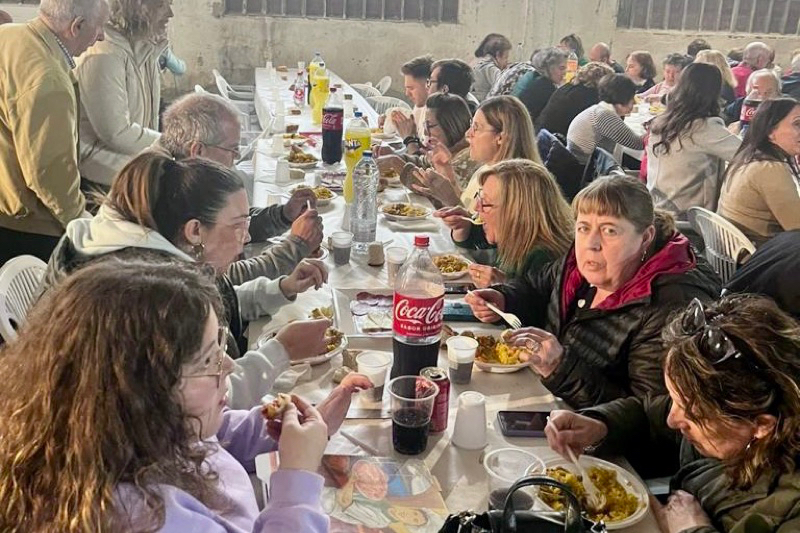 Animada y ambientada comida de hermandad organizada por la cofradía nazarena
