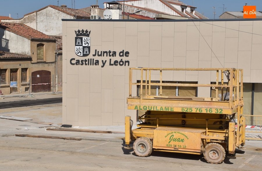 Colocado un gran logo de la Junta de Castilla y León en la Estación de Autobuses