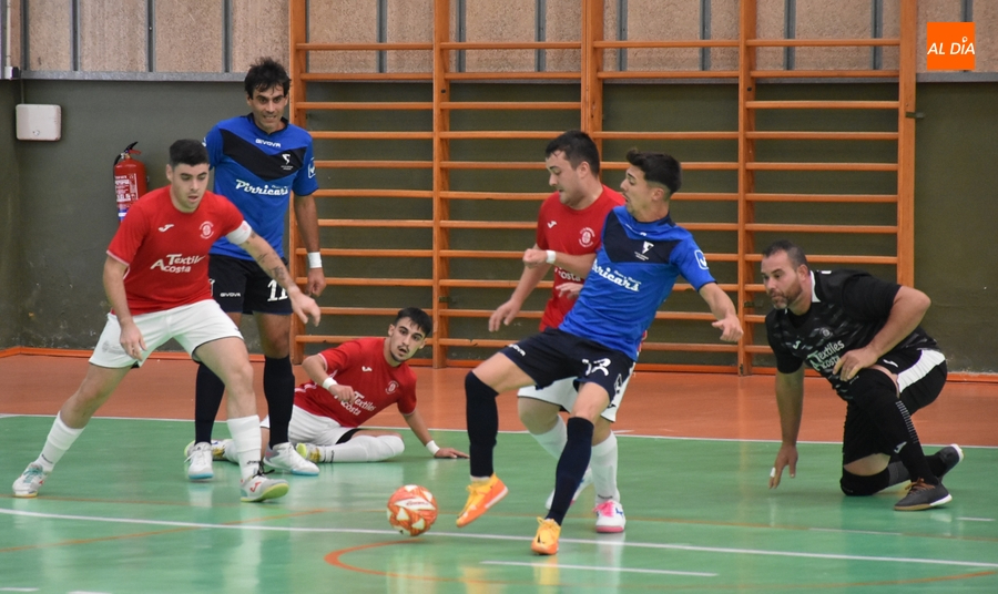Heroica victoria de El Espinar Arlequín frente a un III Senior que se estrelló 7 veces con los palos