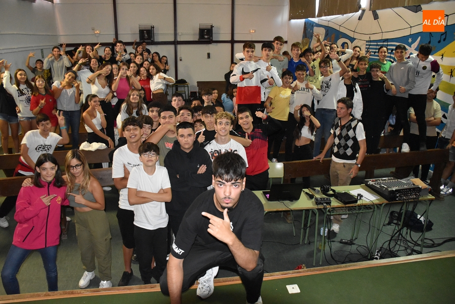 Triunfal visita de Balaclavx al IES Fray Diego Tadeo