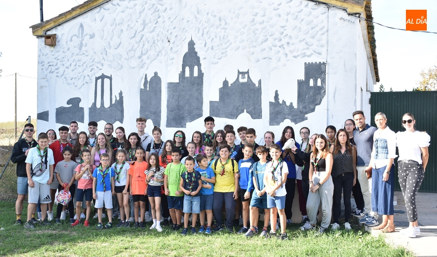 Los scouts inician la Ronda Solar en la que cumplirán 50 años inaugurando el nuevo look de su sede