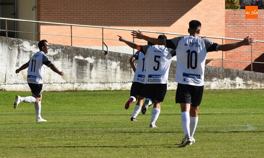 Un doblete de Alberto García en la 1ª parte resuelve el duelo del Ciudad Rodrigo ante Benavente