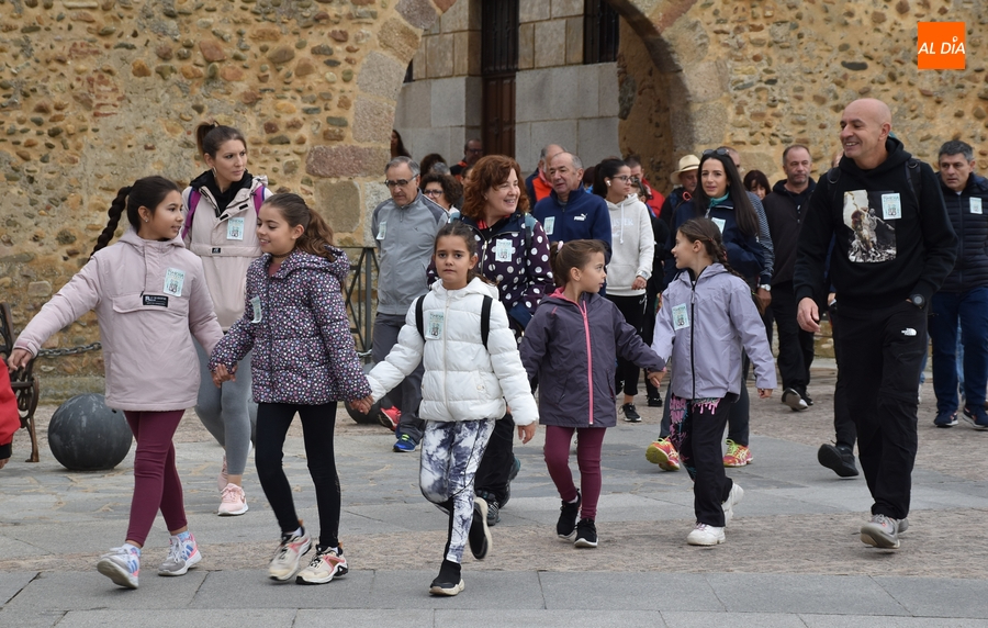 Cerca de 200 personas toman parte en el regreso de la Marcha Asprodes