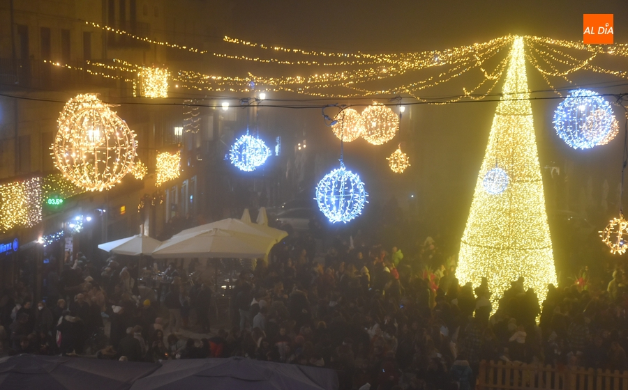 El Ayuntamiento pagará hasta 36.253€ por el montaje y desmontaje del alumbrado navideño