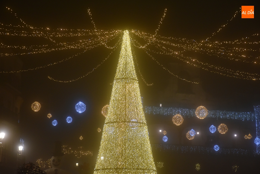 Adjudicado con 4.380€ de ahorro el montaje y desmontaje del alumbrado navideño