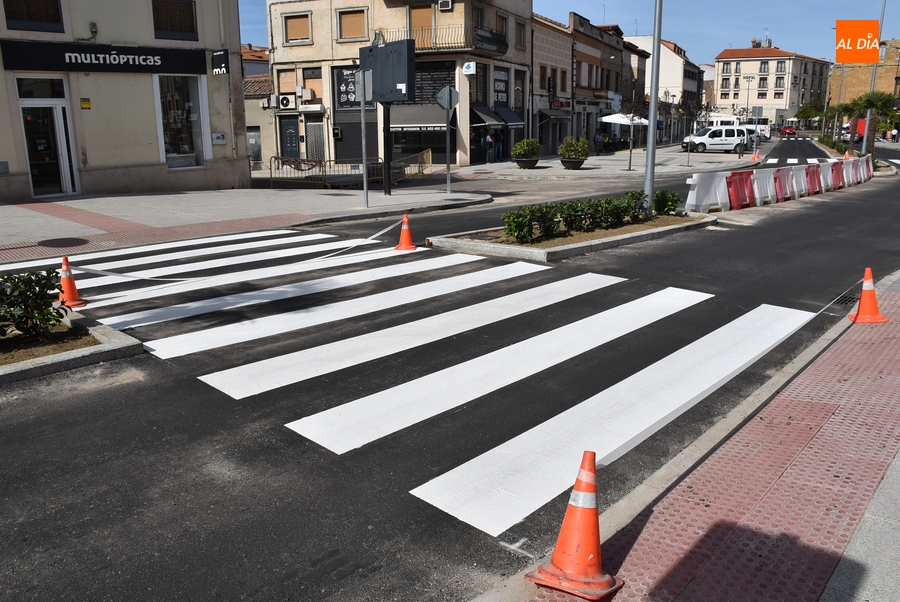 Renacen los pasos de cebra de la Avenida de España