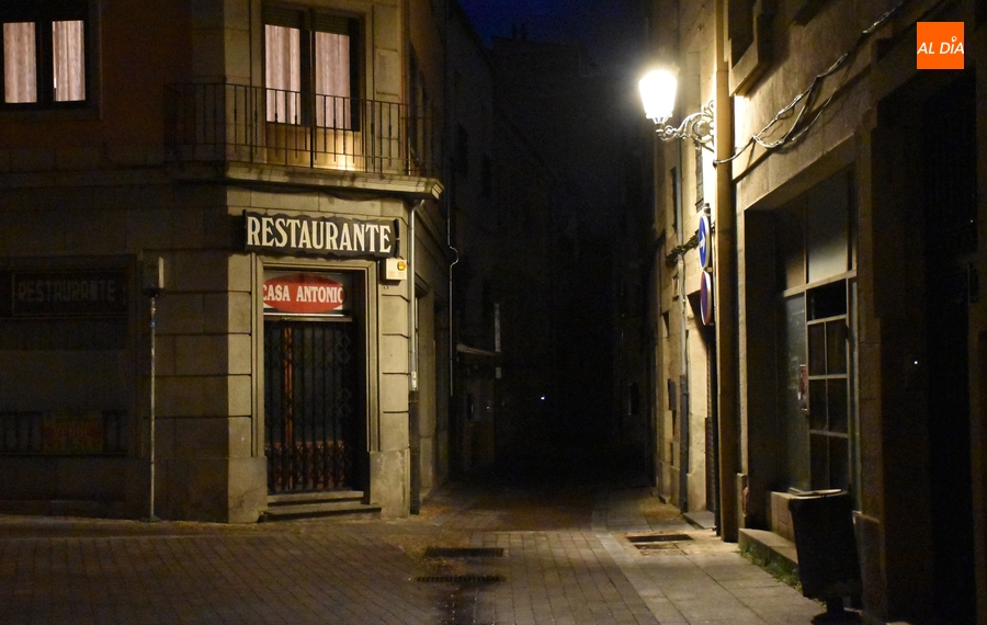 Un tramo de la céntrica calle Gigantes, en situación de oscuridad total