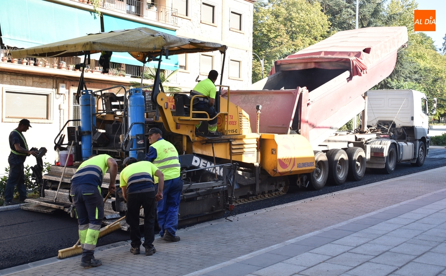 Día de asfaltado por partida doble en la Avenida de España y en la Estación de Autobuses