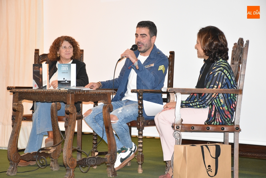 El profesor y poeta Alberto Galán vuelve por un día al IES Fray Diego