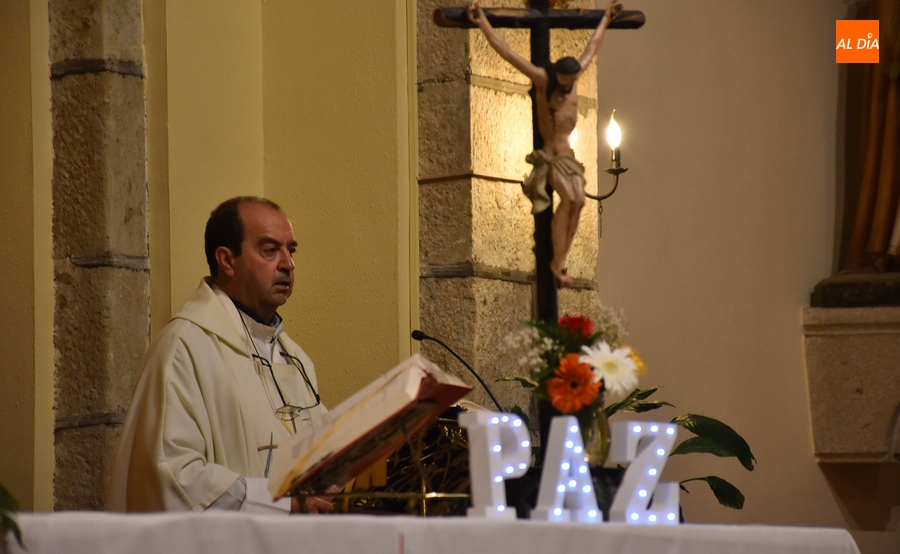 Los fieles de San Cristóbal piden por la Paz en el mundo