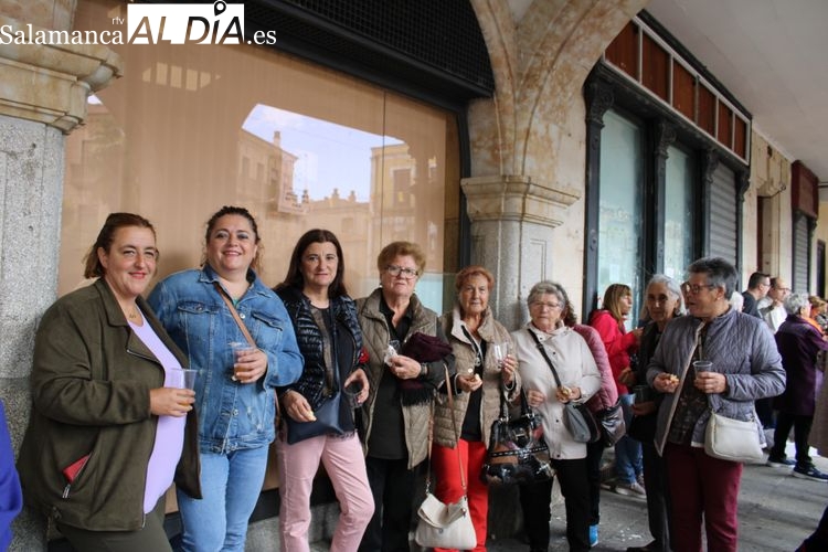 Las mujeres albenses celebran su día con mucha música y baile 