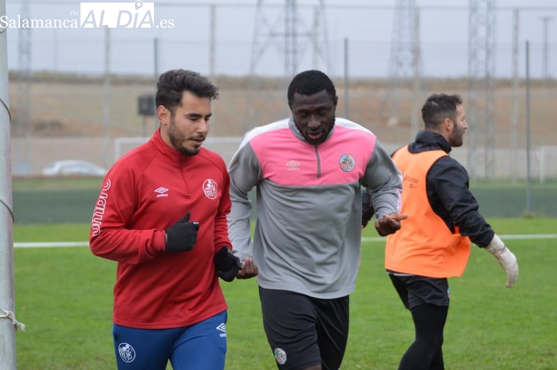 Souley se prueba con el grupo del Salamanca UDS a medio gas... y apunta a baja ante el Cristo Atlético al tener que retirarse