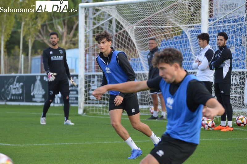 Las pruebas de Dani Ponz en la defensa de Unionistas para el partido contra el Tarazona: Villar, de central
