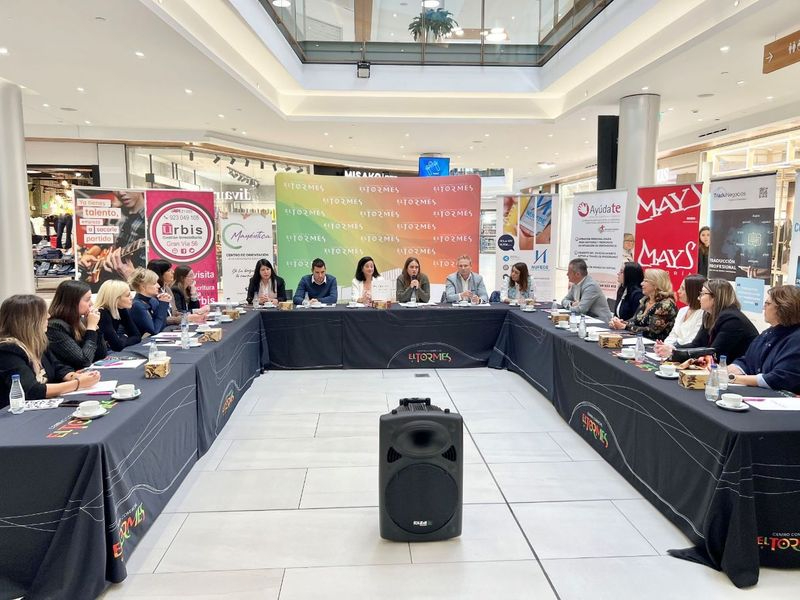 Interesante debate sobre la conciliación laboral para jóvenes empresarios