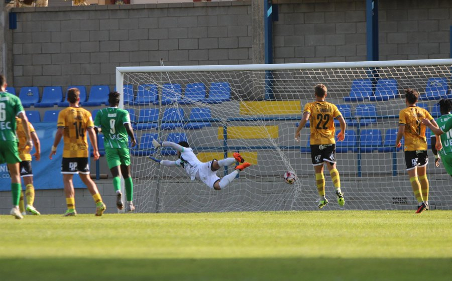 Unionistas no puede rascar nada positivo contra el Cornellá y pierde en Palamós en medio de la polémica (3-0)