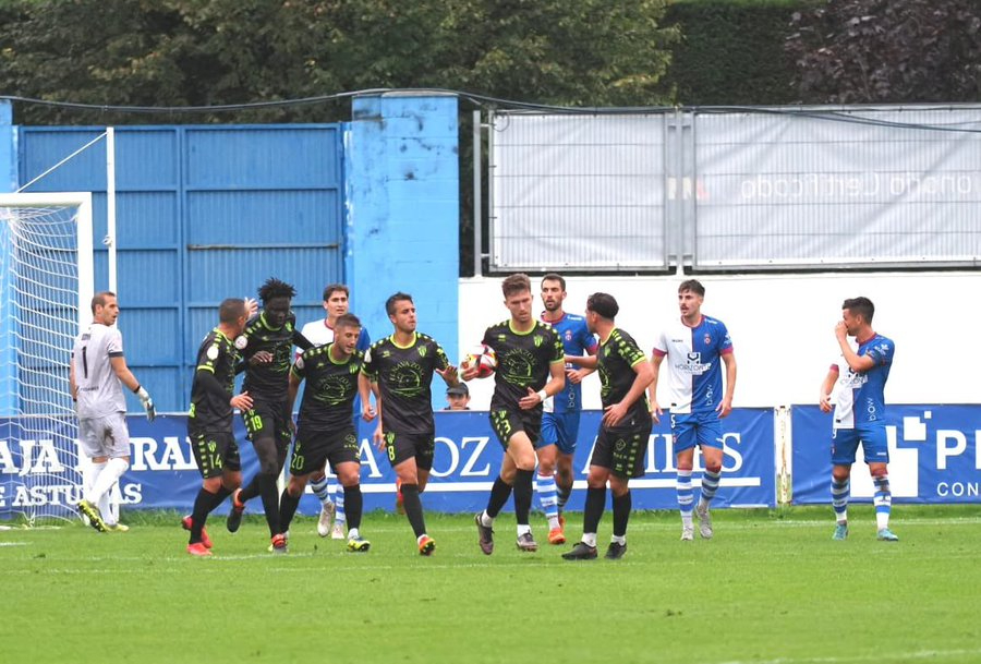 El CD Guijuelo se rehace para puntuar en Avilés (2-2)