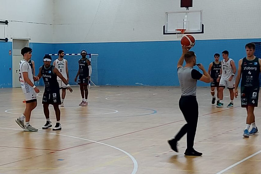 El Xoborg La Antigua saca rédito a un mal partido en Coruña con una nueva victoria (61-63)