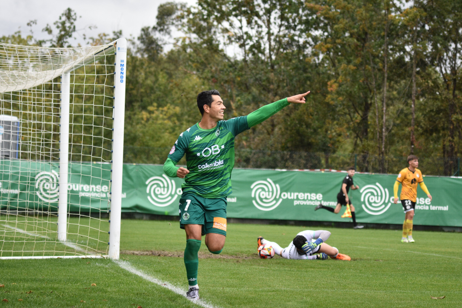 Miku, Manín y el Arenteiro se hinchan para crearle un problema real a Unionistas en O Carballiño (4-0)