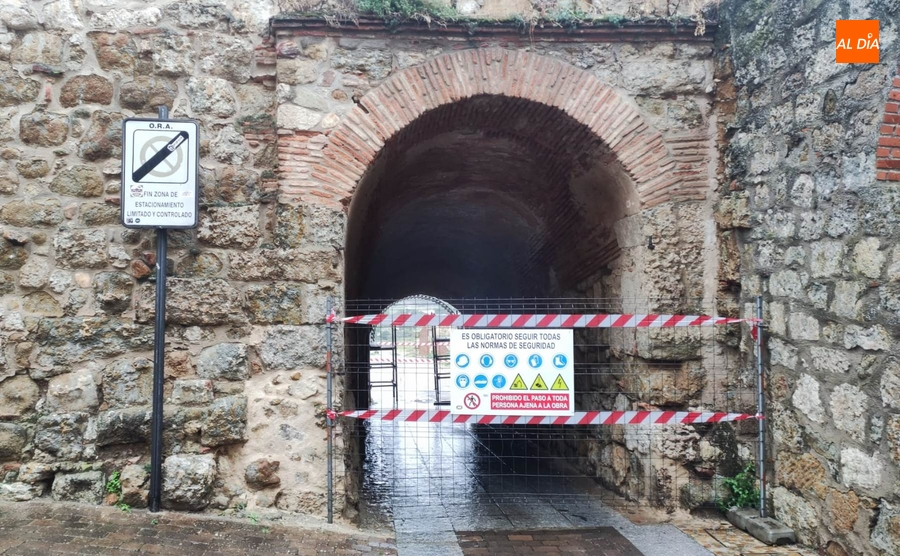 Cortada al tránsito de peatones y vehículos la Puerta de San Vicente