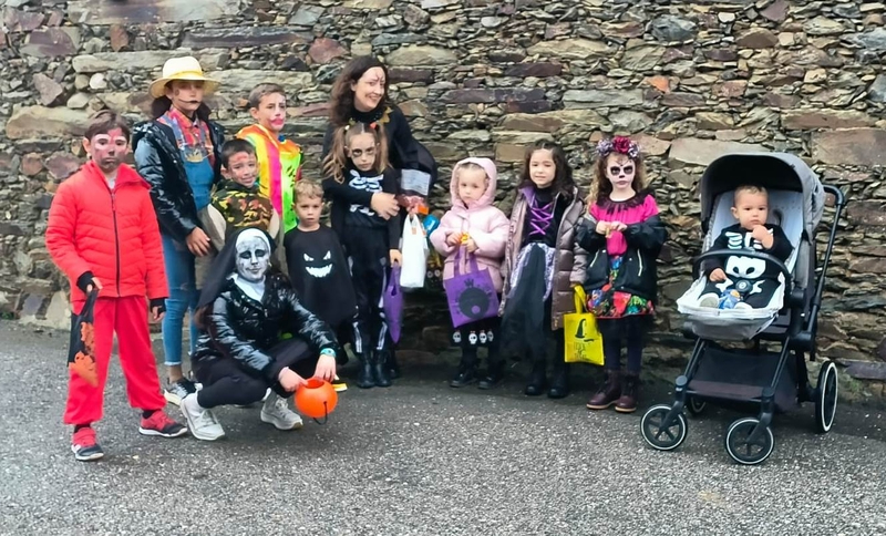 Niños de El Sahúgo, Robleda, Ciudad Rodrigo, Martiago y Agallas celebran juntos Halloween