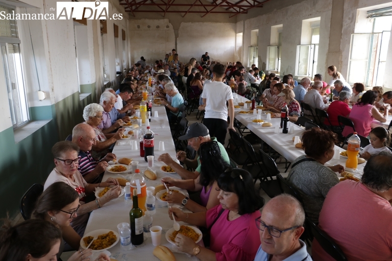 Una paella da el pistoletazo de salida a las fiestas de las Madrinas en Guadramiro