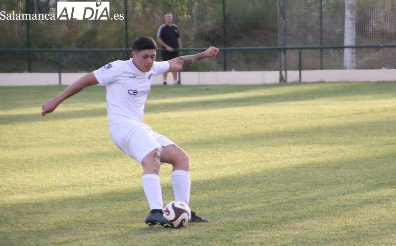 El Aficionado del Alba de Tormes CF lucha sin éxito ante el Peñaranda (0-2)