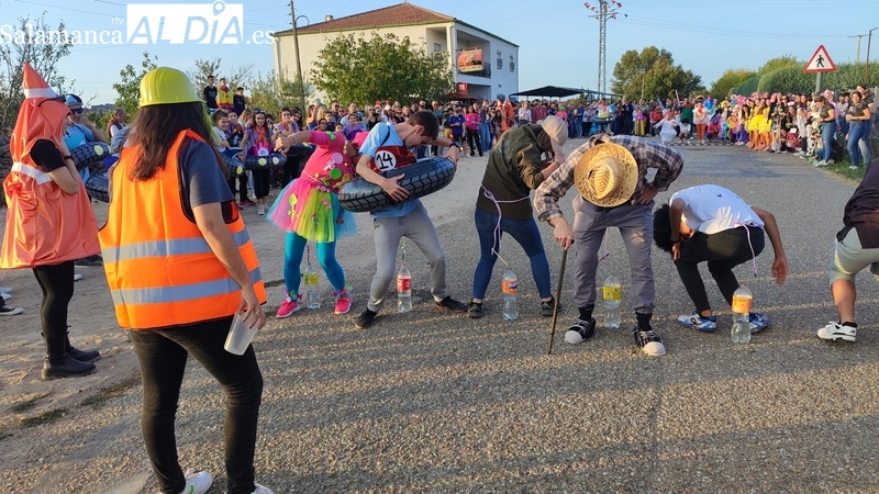 Divertida yincana de peñas en El Cubo de Don Sancho por las fiestas de Santa Teresa