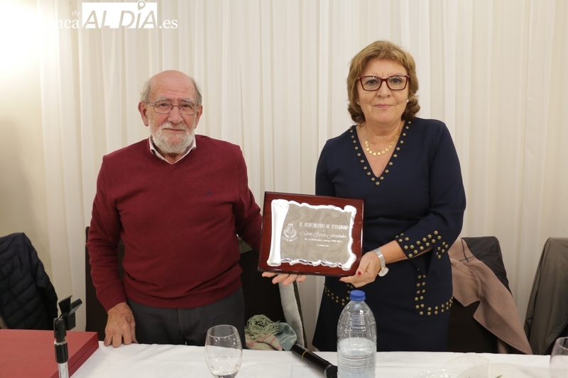 Vitigudino agradece a Nieves García su dedicación como enfermera durante 44 años