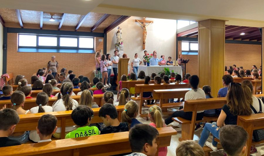 Una gymkana sirve de punto de partida al curso de Catequesis en El Salvador