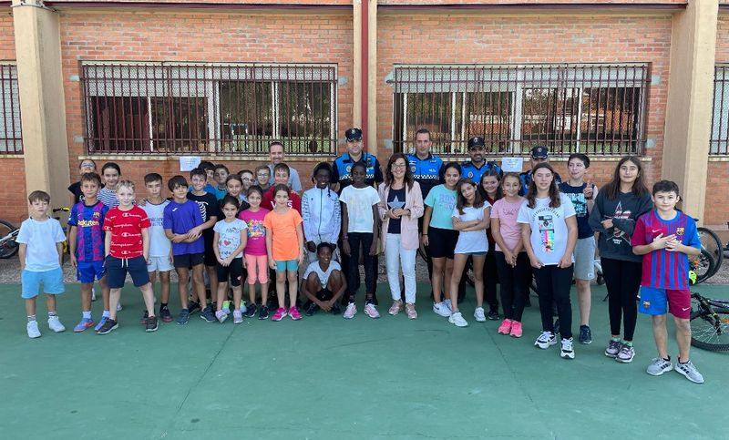 Los alumnos del colegio Miguel de Cervantes de Guijuelo disfrutan de una jornada práctica de Educación Vial