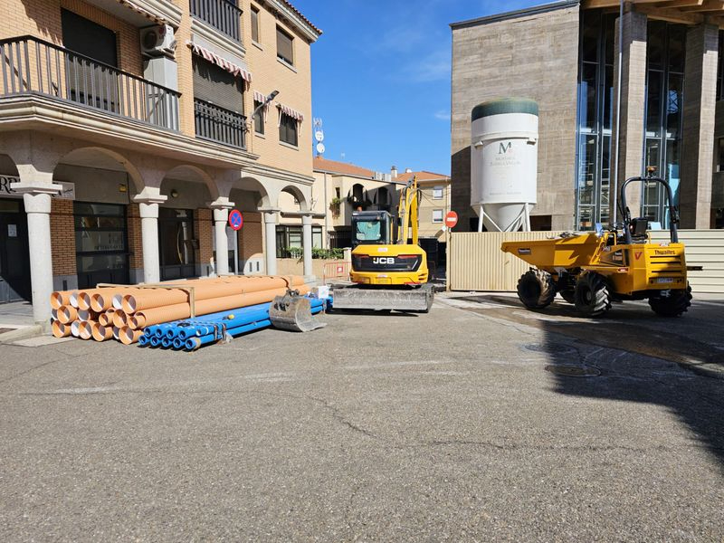 El Ayuntamiento de Carbajosa inicia las obras de renovación de redes de abastecimiento y saneamiento en el centro urbano