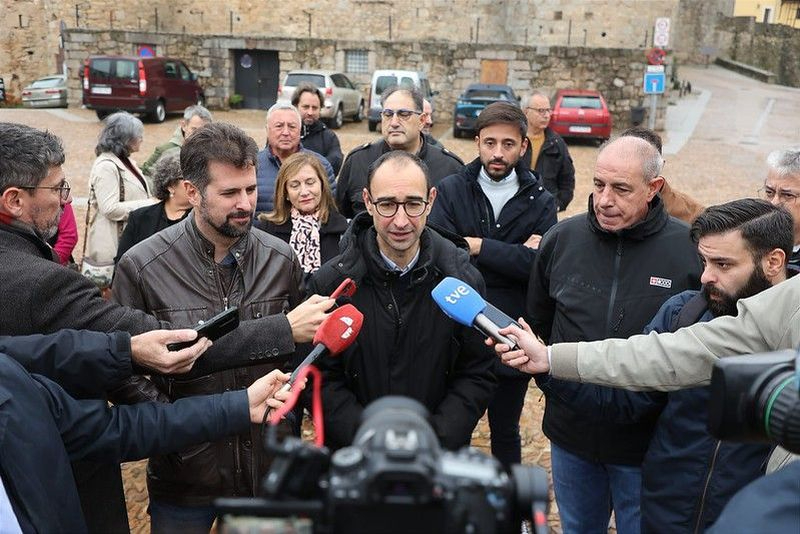 El PSOE defiende la mejora y el mantenimiento de los servicios públicos básicos en los pueblos