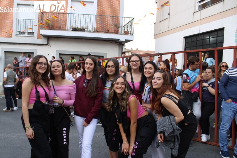 Ambientazo en las calles para ver el toro del cajón