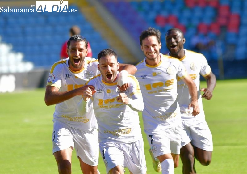 El Salamanca UDS luce su condición de líder con una goleada al Laguna (4-0)